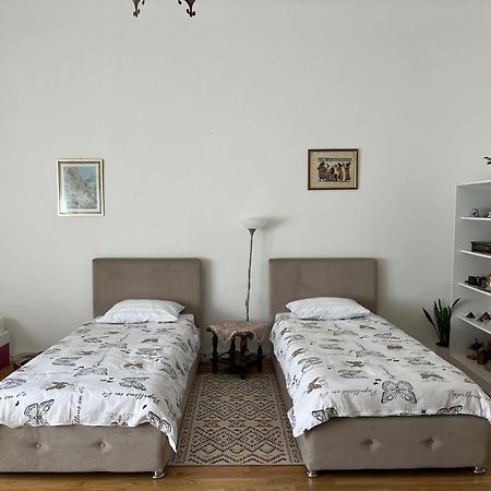 The Best Location Salon Apartment With Main Street View Sarajevo Exterior photo