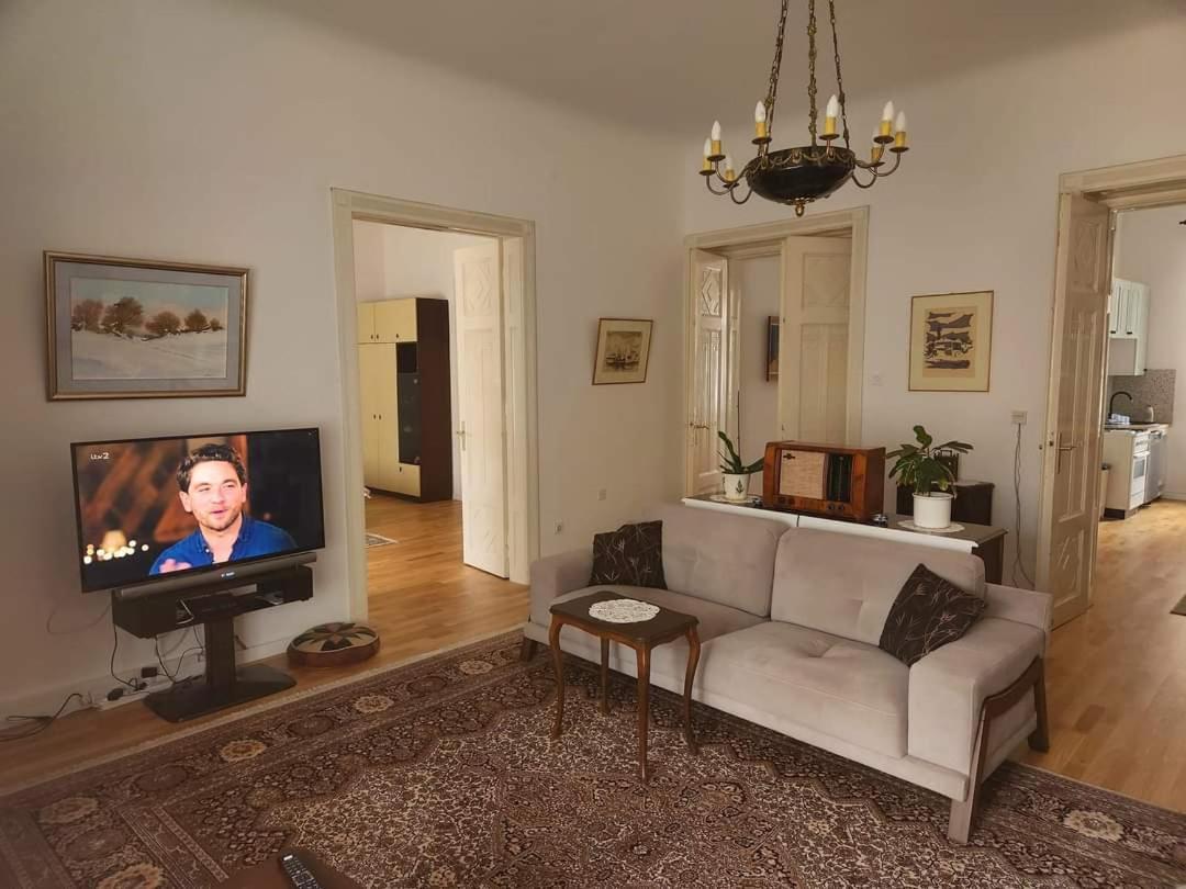 The Best Location Salon Apartment With Main Street View Sarajevo Exterior photo