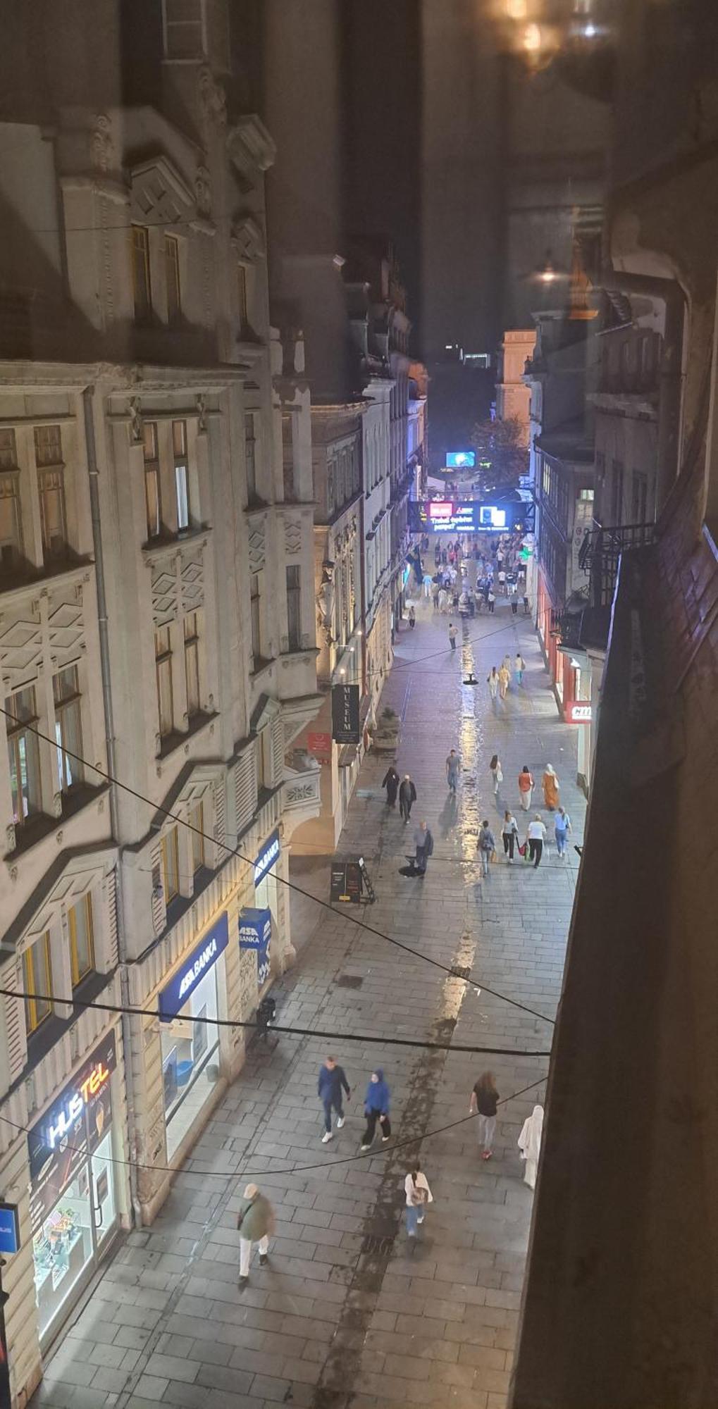 The Best Location Salon Apartment With Main Street View Sarajevo Exterior photo